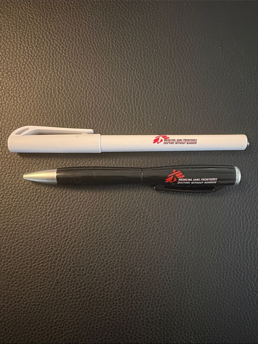 Doctors Without Borders FLASHLIGHT PEN Works Bonus pen